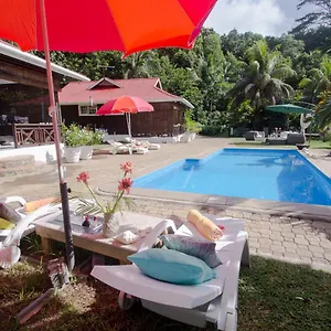 Chalet Kokogrove, Anse Royale
